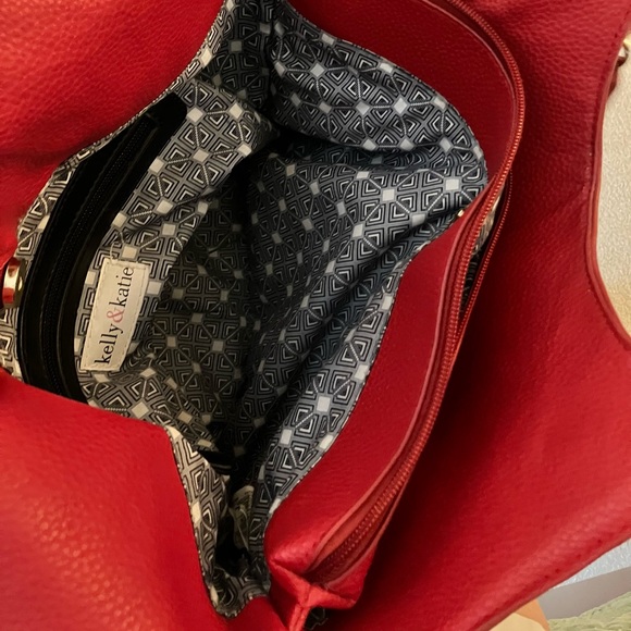 Kelly & Katie Red Tasseled Handbag Gold-Tone Hardware - Picture 3 of 11